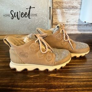 Sorel Women’s Kinetic Caribou Boot size 8